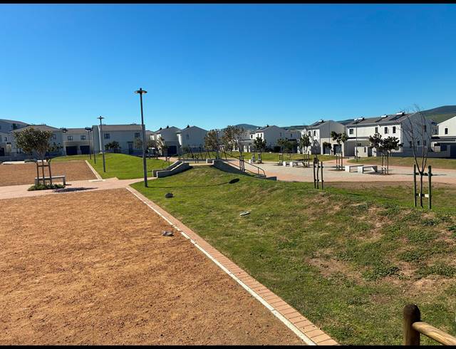 2 BEDROOM APARTMENT FOR SALE IN RIVERGATE